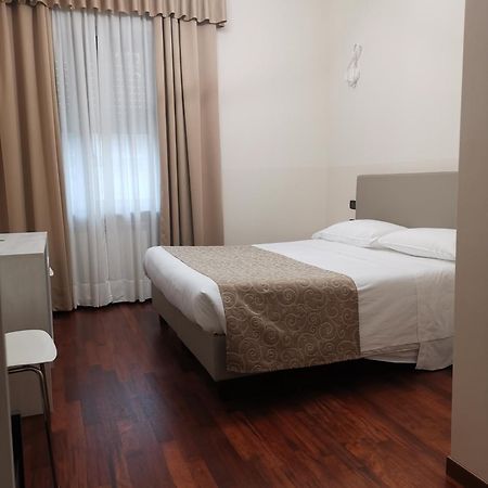 Guesthouse Central Station Group - Via Sammartini 15 Милан Экстерьер фото