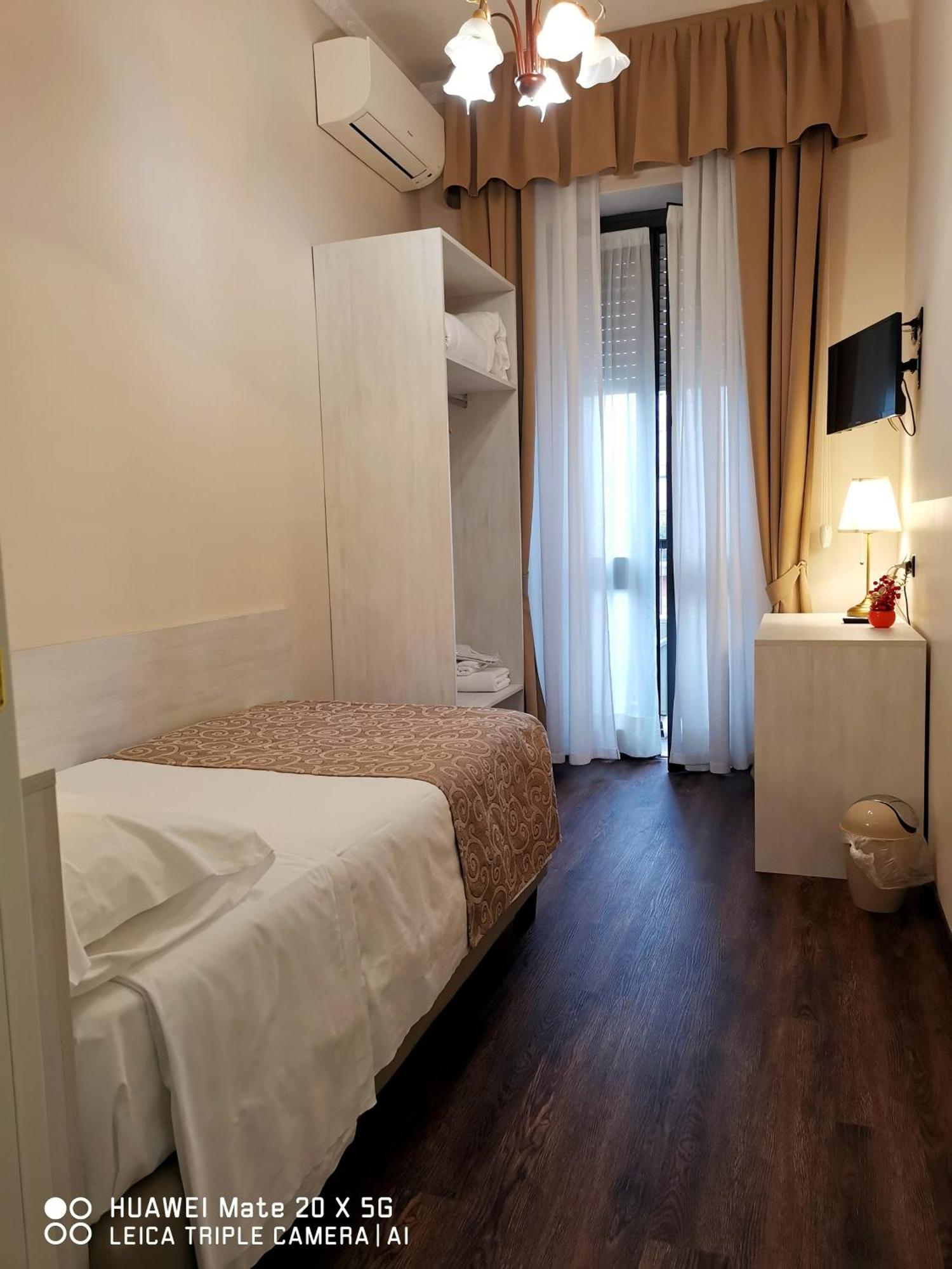 Guesthouse Central Station Group - Via Sammartini 15 Милан Экстерьер фото
