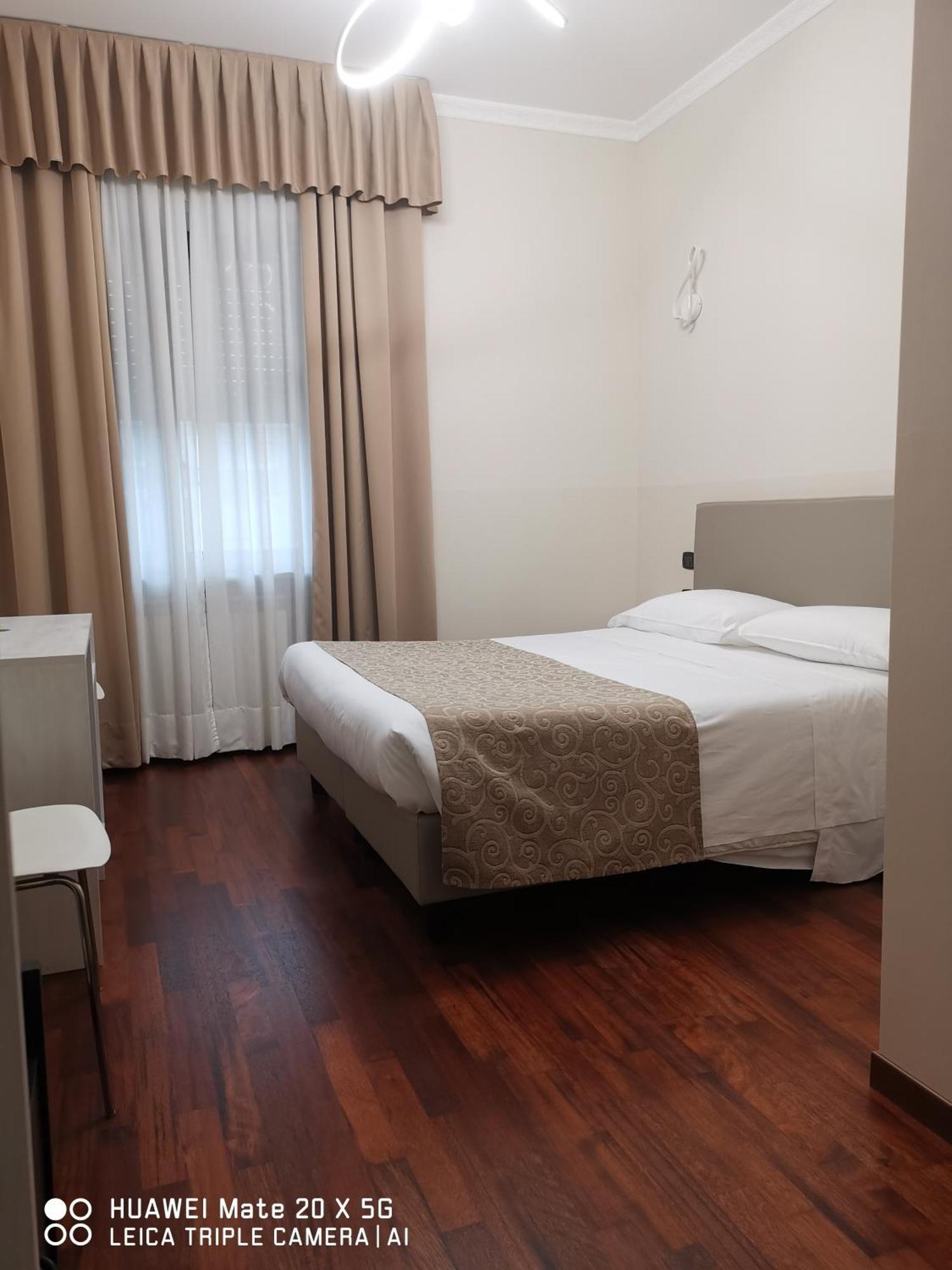 Guesthouse Central Station Group - Via Sammartini 15 Милан Экстерьер фото